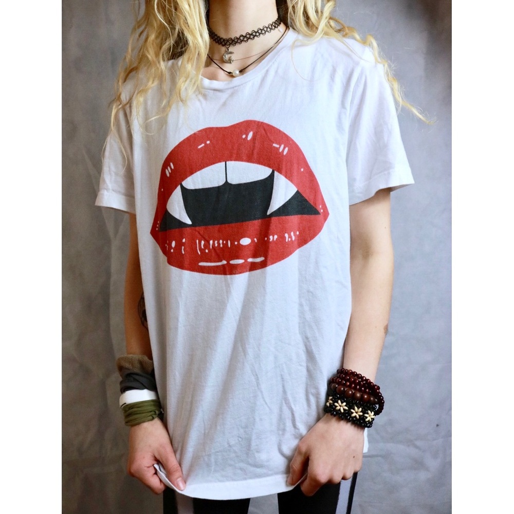 Canvas Vampire Lips Fangs Logo Print Tee T Shirt !